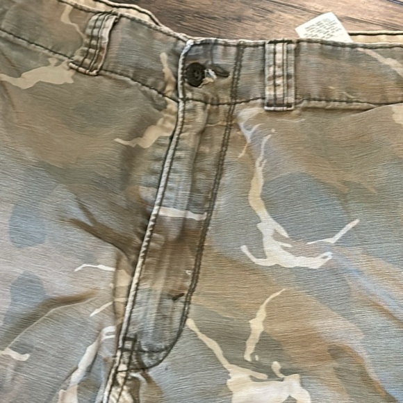 Levi's Tan Camouflage Cargo Shorts - Picture 2 of 6